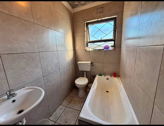 5 BEDROOM HOUSE FOR SALE IN RUSSELS REST